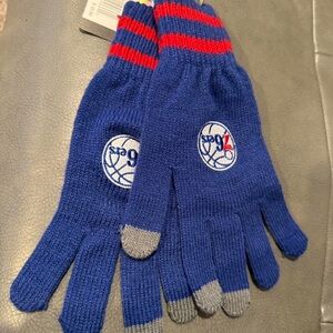 NWT Philadelphia 76ers winter gloves. Adult one size